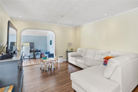 House in Cutler Bay, Florida 3 bedrooms, 104.52 sq.m. № 1740142 - photo 4