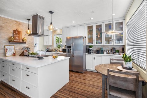 House in Cutler Bay, Florida 3 bedrooms, 104.52 sq.m. № 1740142 - photo 1