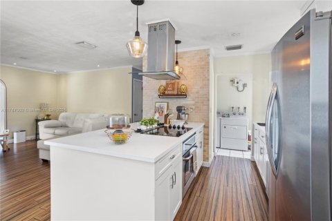 House in Cutler Bay, Florida 3 bedrooms, 104.52 sq.m. № 1740142 - photo 2