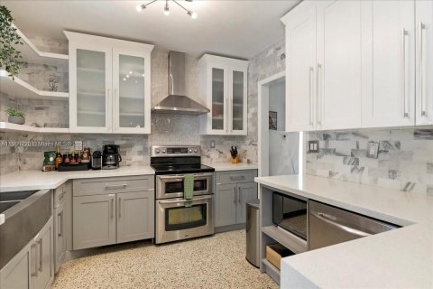 Villa ou maison à vendre à Miami, Floride: 3 chambres, 145.21 m2 № 1965257 - photo 9