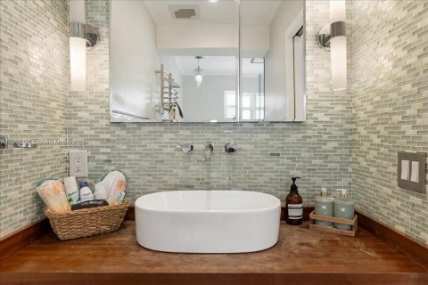 Villa ou maison à vendre à Miami, Floride: 3 chambres, 145.21 m2 № 1965257 - photo 29