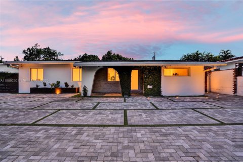 Villa ou maison à vendre à Miami, Floride: 3 chambres, 145.21 m2 № 1965257 - photo 2