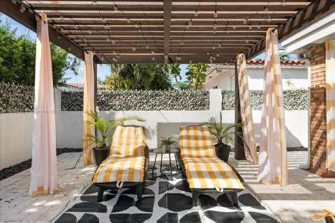 Villa ou maison à vendre à Miami, Floride: 3 chambres, 145.21 m2 № 1965257 - photo 18