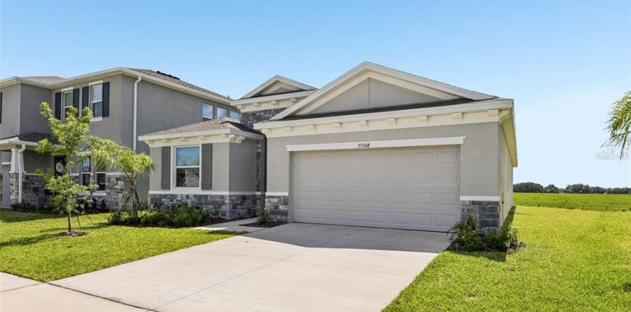 House in Wesley Chapel, Florida 4 bedrooms, 191.1 sq.m. № 2104499