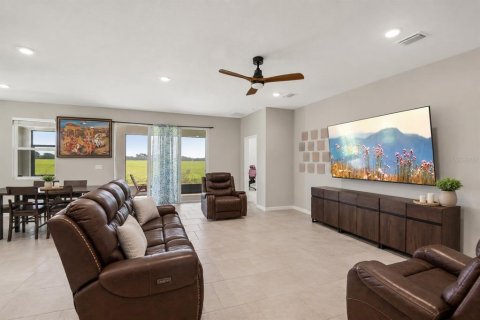 House in Wesley Chapel, Florida 4 bedrooms, 191.1 sq.m. № 2104499 - photo 13