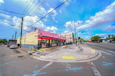 Commercial property in Miami, Florida № 1995828 - photo 24