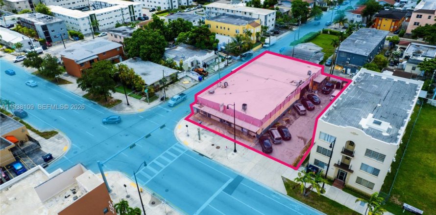 Commercial property in Miami, Florida № 1995828