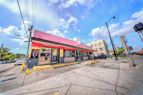 Commercial property in Miami, Florida № 1995828 - photo 23