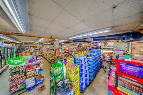 Commercial property in Miami, Florida № 1995828 - photo 8