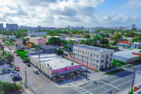 Commercial property in Miami, Florida № 1995828 - photo 2