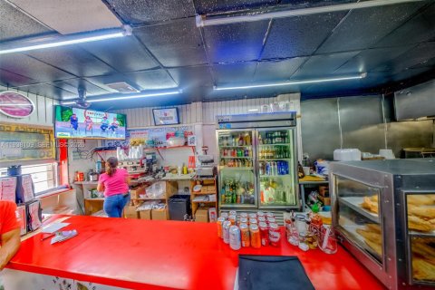 Commercial property in Miami, Florida № 1995828 - photo 17