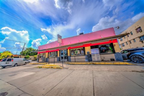 Commercial property in Miami, Florida № 1995828 - photo 22