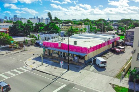Commercial property in Miami, Florida № 1995828 - photo 5