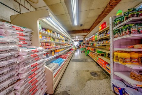 Commercial property in Miami, Florida № 1995828 - photo 20