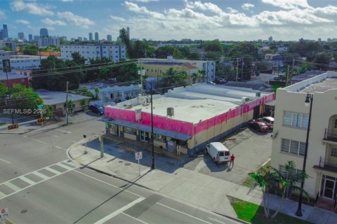 Commercial property in Miami, Florida № 1995828 - photo 4