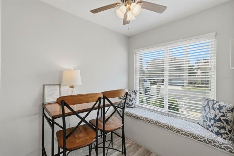 Condo in Saint Petersburg, Florida, 2 bedrooms № 2103225 - photo 11