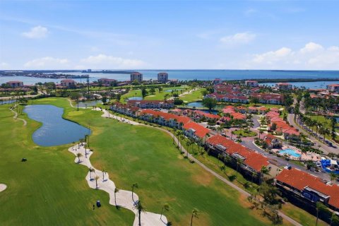 Condo in Saint Petersburg, Florida, 2 bedrooms  № 2103225