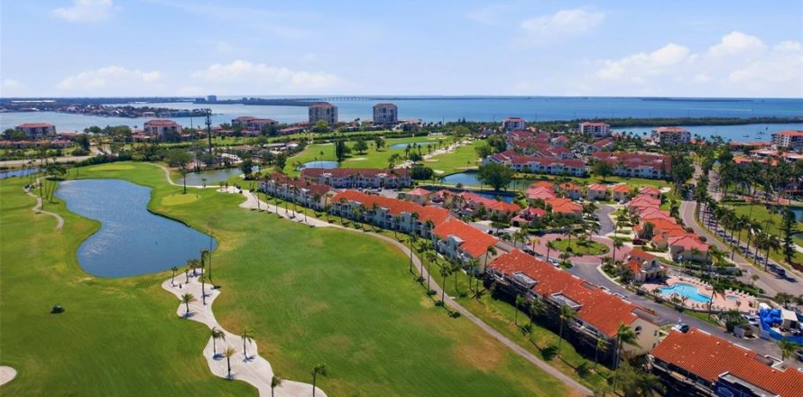 Condo in Saint Petersburg, Florida, 2 bedrooms № 2103225