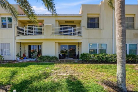 Condo in Saint Petersburg, Florida, 2 bedrooms № 2103225 - photo 30