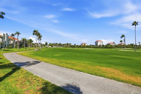 Condo in Saint Petersburg, Florida, 2 bedrooms № 2103225 - photo 26