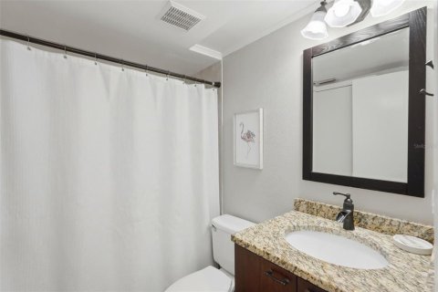 Condo in Saint Petersburg, Florida, 2 bedrooms № 2103225 - photo 18