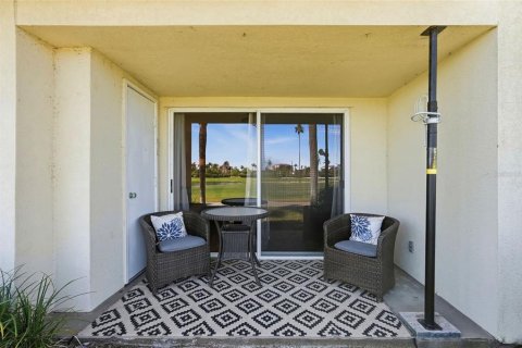 Condo in Saint Petersburg, Florida, 2 bedrooms № 2103225 - photo 25