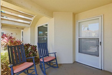 Condo in Saint Petersburg, Florida, 2 bedrooms № 2103225 - photo 22