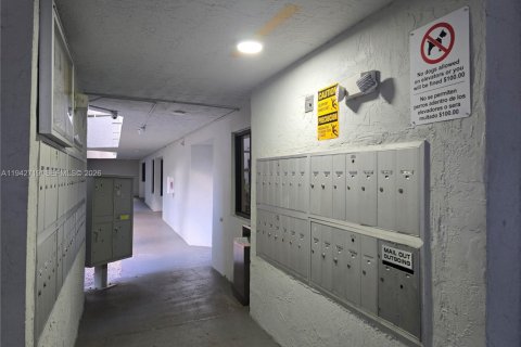 Condominio en alquiler en Miami, Florida, 2 dormitorios, 99.78 m2 № 2000468 - foto 2