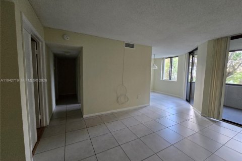 Condominio en alquiler en Miami, Florida, 2 dormitorios, 99.78 m2 № 2000468 - foto 6