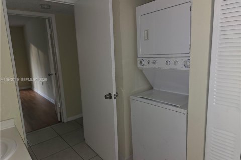 Condominio en alquiler en Miami, Florida, 2 dormitorios, 99.78 m2 № 2000468 - foto 16