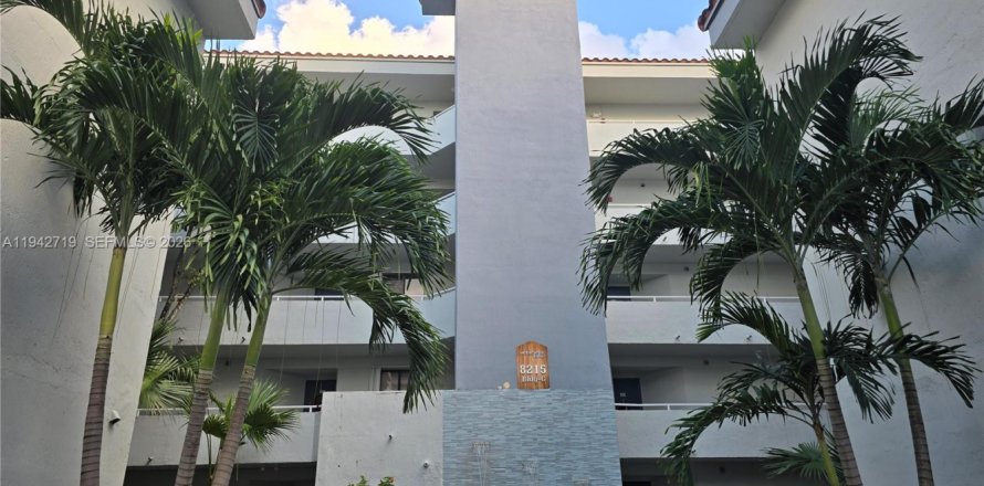 Condominio en Miami, Florida, 2 dormitorios  № 2000468