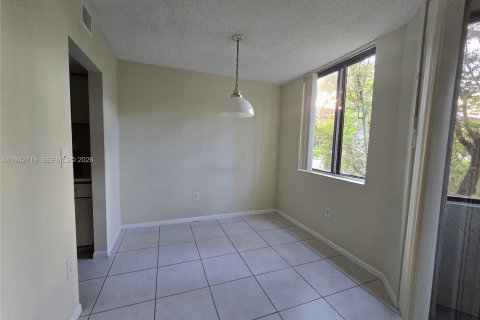 Condominio en alquiler en Miami, Florida, 2 dormitorios, 99.78 m2 № 2000468 - foto 8