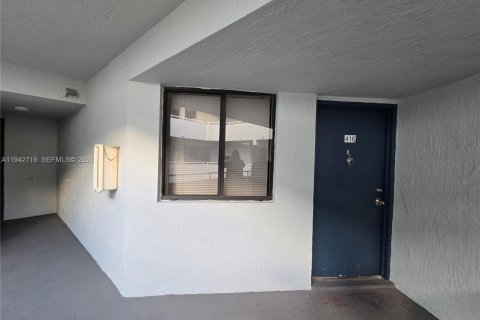 Condominio en alquiler en Miami, Florida, 2 dormitorios, 99.78 m2 № 2000468 - foto 3