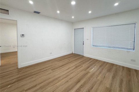 Propiedad comercial en venta en Miami, Florida, 120.4 m2 № 2029347 - foto 15