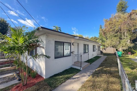 Propiedad comercial en venta en Miami, Florida, 120.4 m2 № 2029347 - foto 3