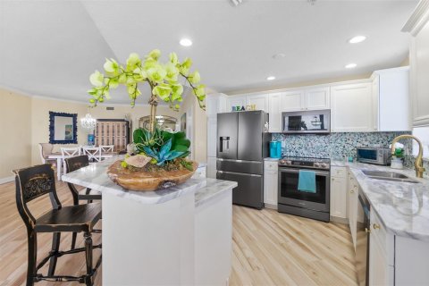 Condo in Daytona Beach, Florida, 3 bedrooms  № 1555898 - photo 3