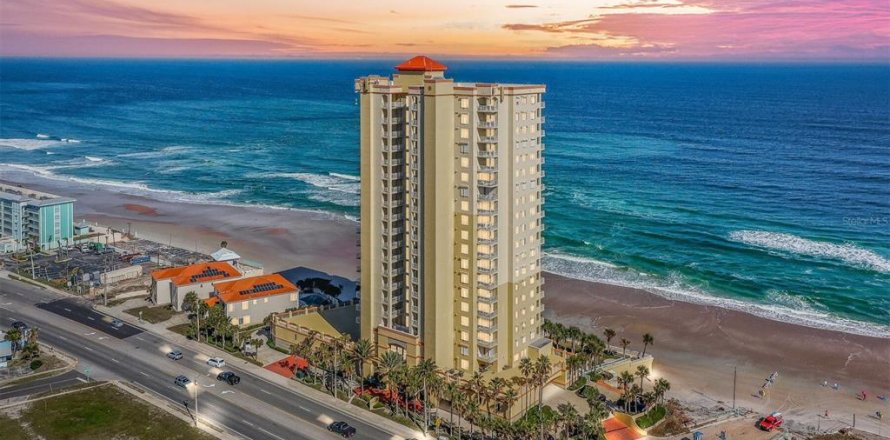 Condo in Daytona Beach, Florida, 3 bedrooms  № 1555898
