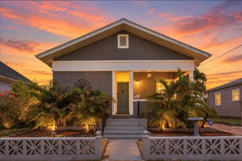 Casa en venta en Tampa, Florida, 3 dormitorios, 98.1 m2 № 2430653 - foto 2