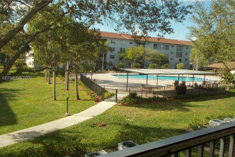 Copropriété à louer à Pembroke Pines, Floride: 47.75 m2 № 2001219 - photo 11