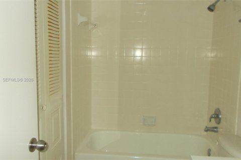 Copropriété à louer à Pembroke Pines, Floride: 47.75 m2 № 2001219 - photo 5