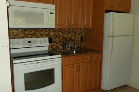 Copropriété à louer à Pembroke Pines, Floride: 47.75 m2 № 2001219 - photo 8