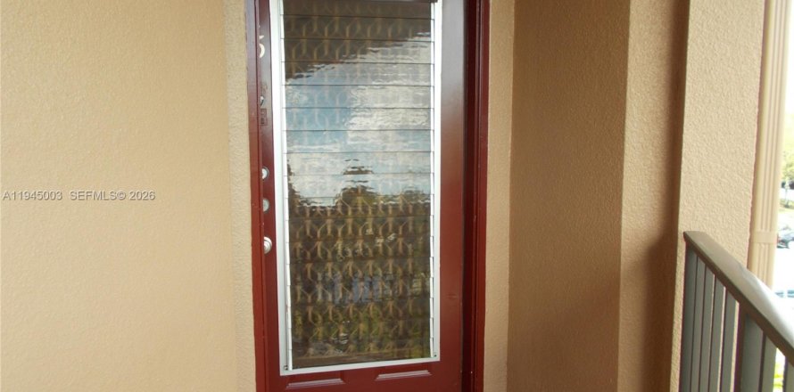 Studio à Condo à Pembroke Pines, Floride  № 2001219