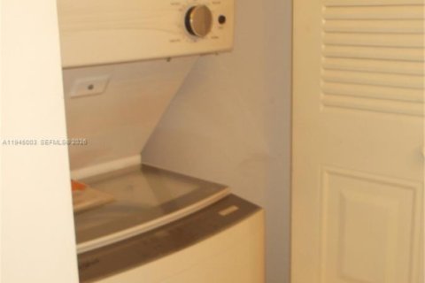 Copropriété à louer à Pembroke Pines, Floride: 47.75 m2 № 2001219 - photo 6