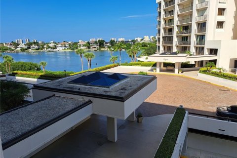 Condo in Belleair, Florida, 2 bedrooms  № 1817300 - photo 12