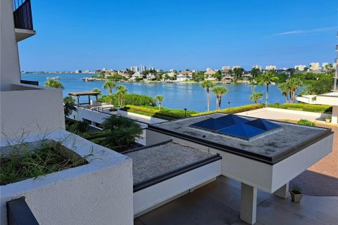 Condo in Belleair, Florida, 2 bedrooms  № 1817300 - photo 13