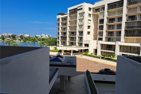 Condo in Belleair, Florida, 2 bedrooms  № 1817300 - photo 4