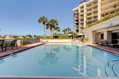 Condo in Belleair, Florida, 2 bedrooms  № 1817300 - photo 25