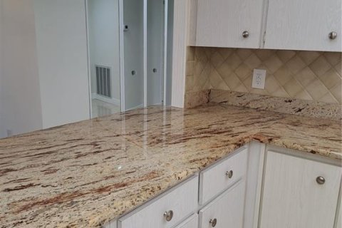 Condo in Belleair, Florida, 2 bedrooms  № 1817300 - photo 17