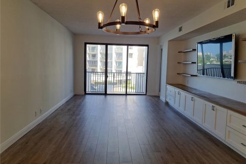 Condo in Belleair, Florida, 2 bedrooms  № 1817300 - photo 16