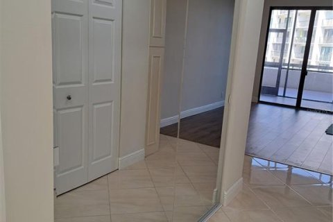 Condo in Belleair, Florida, 2 bedrooms  № 1817300 - photo 14